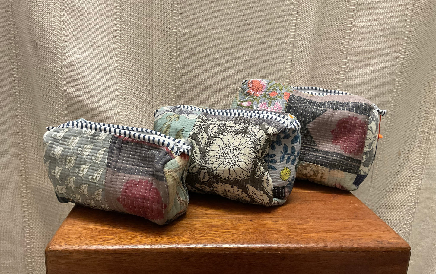 Dhaubad O1 gray 3/1 pouch In.