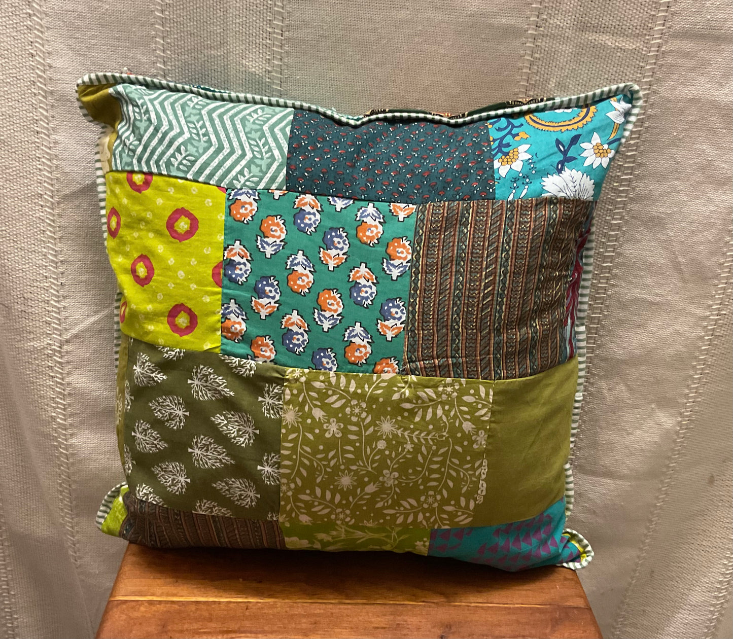 Dumka 50x50 In.